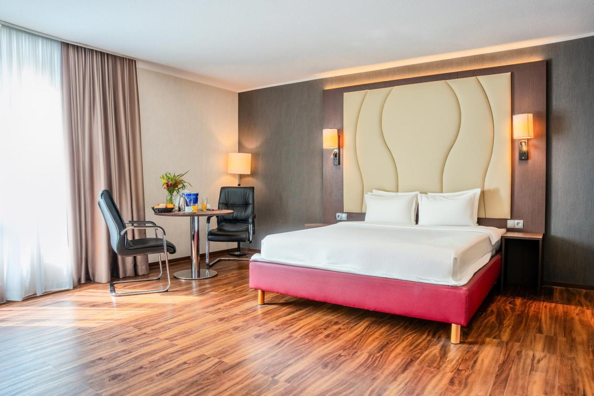 Airways Hotels Frankfurt Airport West Raunheim Buitenkant foto