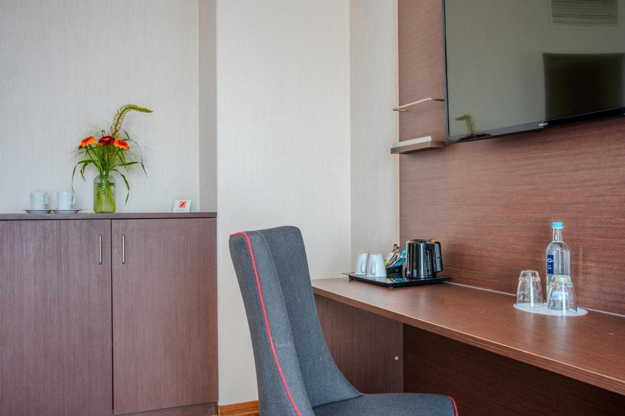 Airways Hotels Frankfurt Airport West Raunheim Buitenkant foto