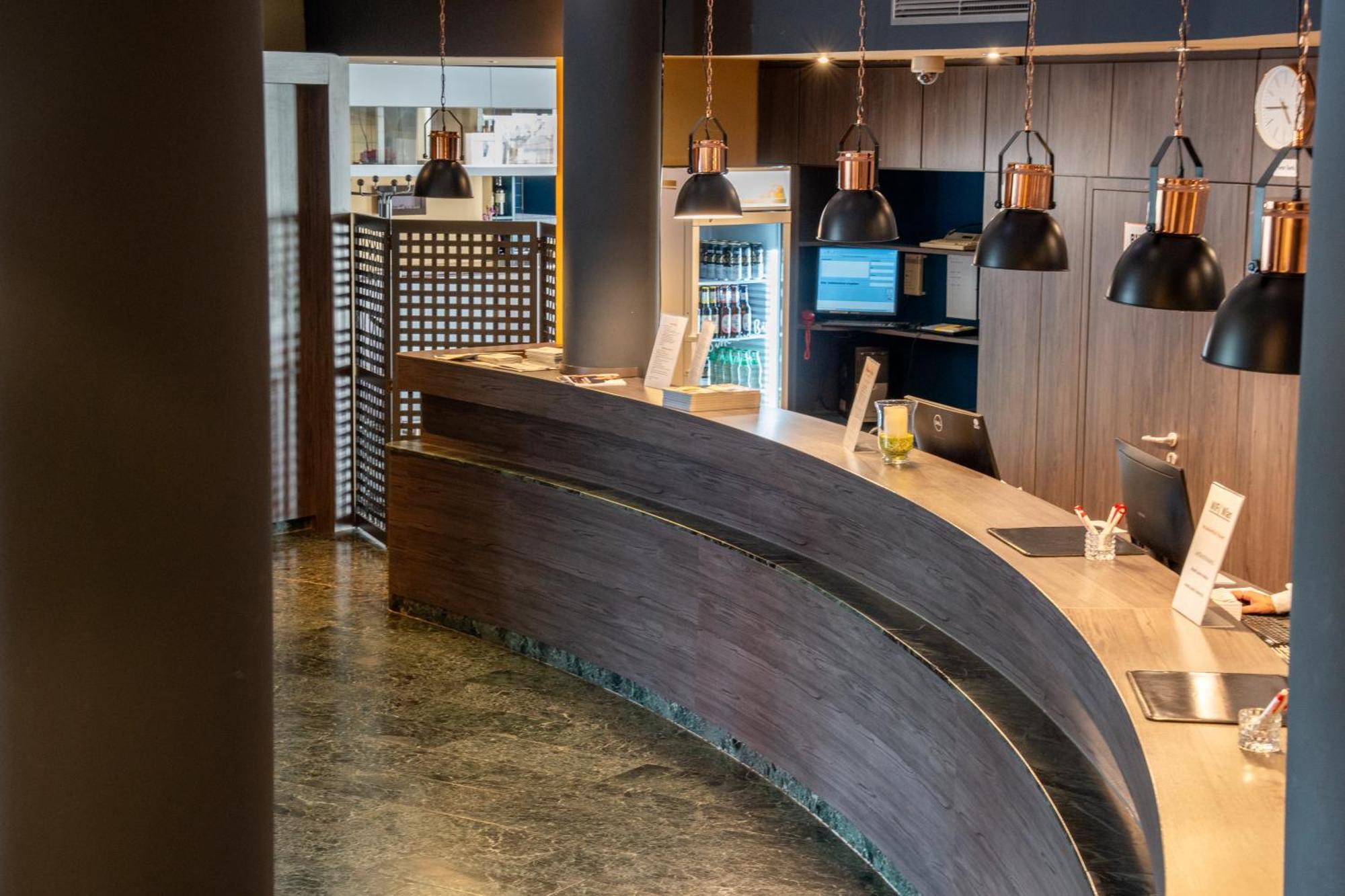 Airways Hotels Frankfurt Airport West Raunheim Buitenkant foto