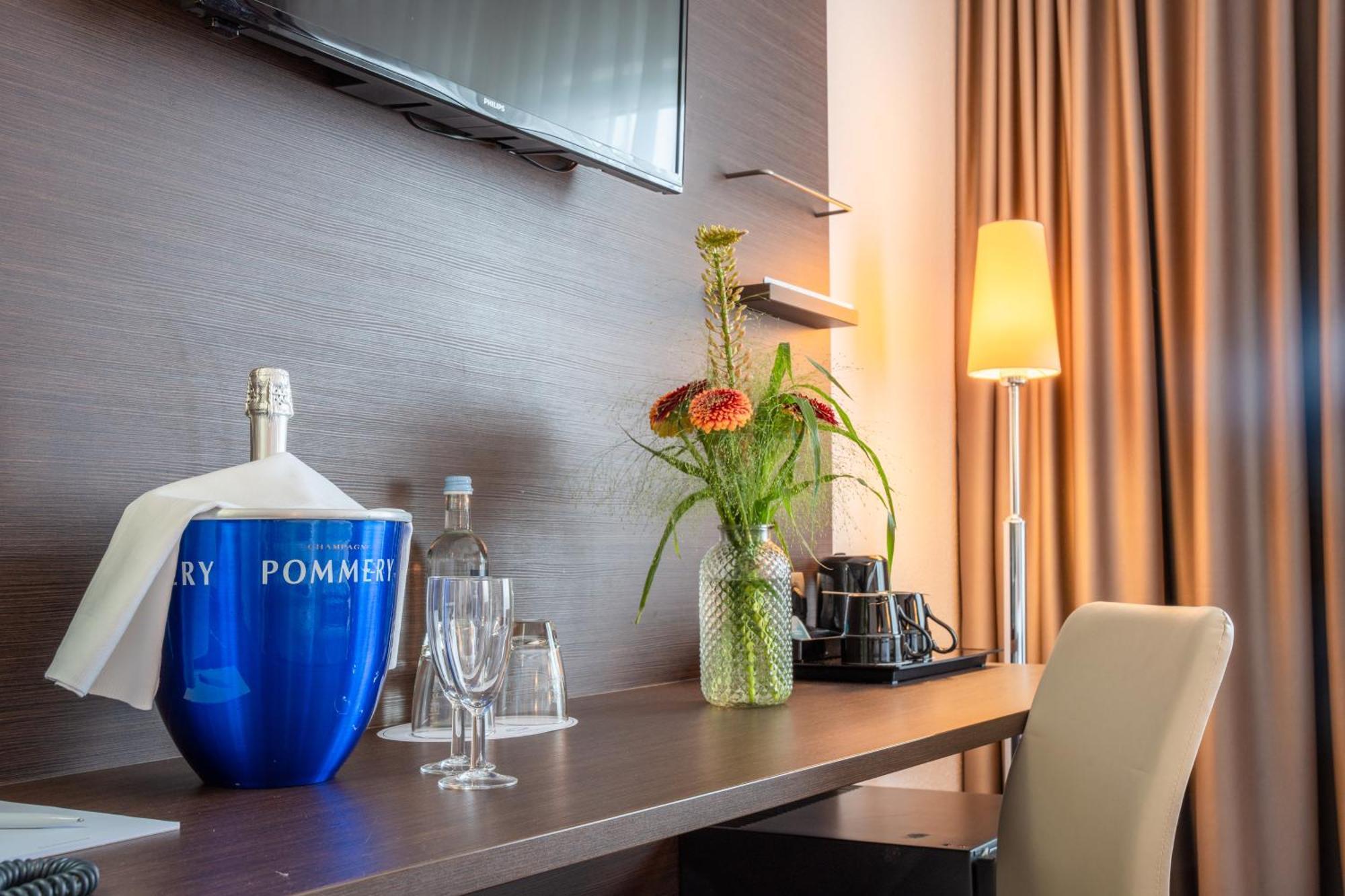 Airways Hotels Frankfurt Airport West Raunheim Buitenkant foto